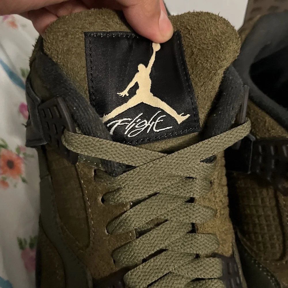 Jordan 4 - Picture 2 of 5